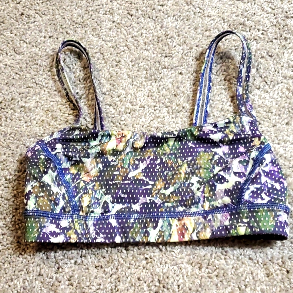 Lululemon sports bra